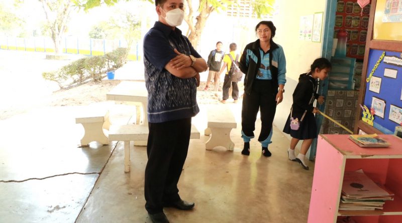 ผอ.สพป.เพชรบุรี เขต 2 ตรวจเยี่ยมโรงเรียนบ้านป่าเด็ง
