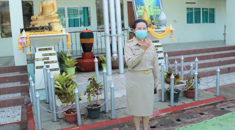 สพป.เพชรบุรี เขต 2 เคารพธงชาติ