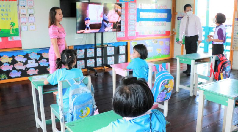 ผอ.สพป.เพชรบุรี เขต 2 ตรวจเยี่ยมโรงเรียนวัดห้วยเสือ