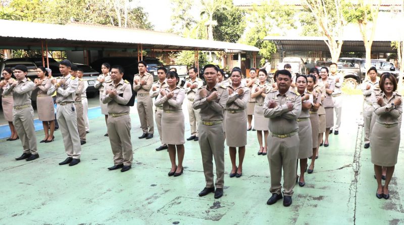 สพป.เพชรบุรี เขต 2 เข้าแถวเคารพธงชาติ